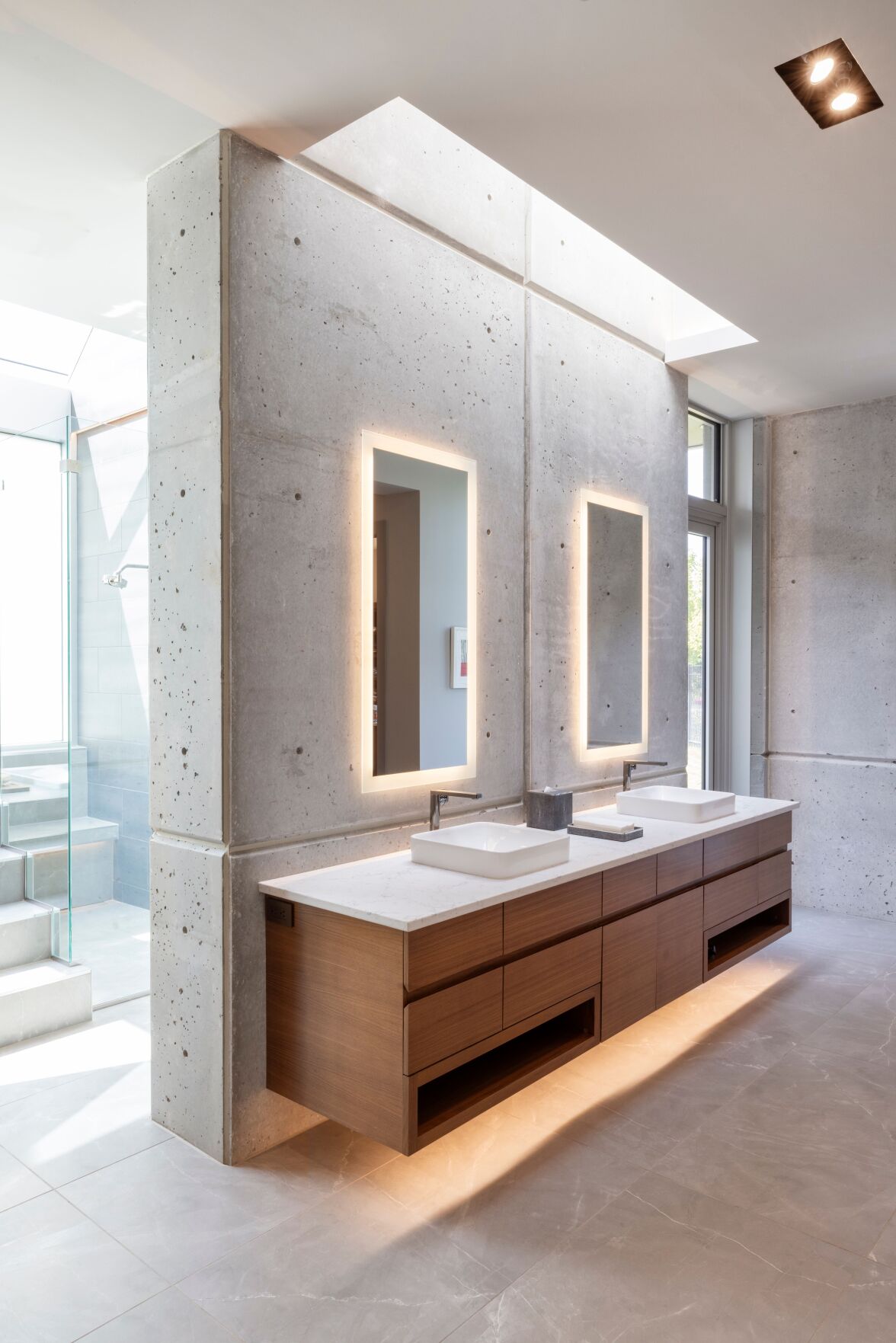 chip3.jpg, bathroom